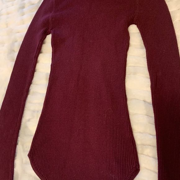 Burgundy long sleeve v-neck - Picture 2 of 4